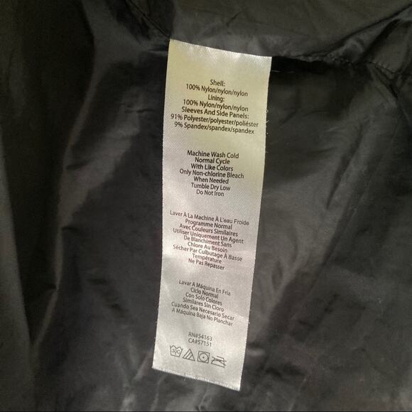 Calvin Klein black ‘Performance’ hooded puffer (S) - Picture 9 of 10